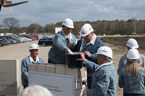 Josef Hovenjürgen Grundsteinlegung Levis 2