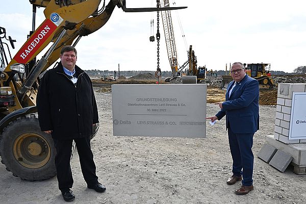 Josef Hovenjürgen Grundsteinlegung Levis 5