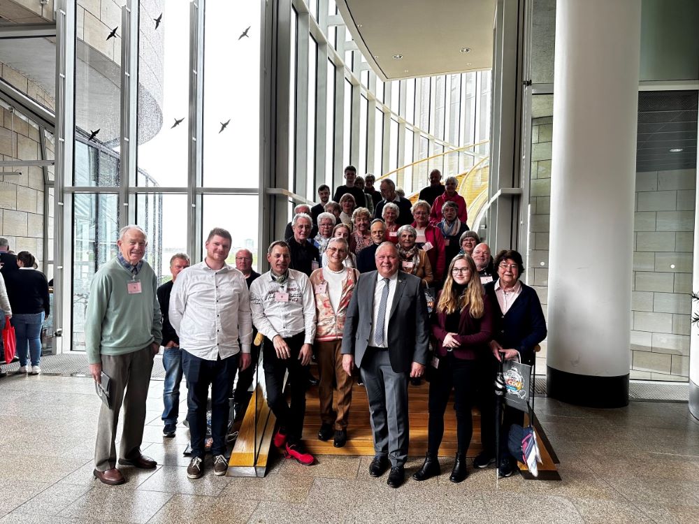 Bürger.Innen aus dem Ennepe-Ruhr-Kreis besuchen Josef Hovenjürgen im Landtag