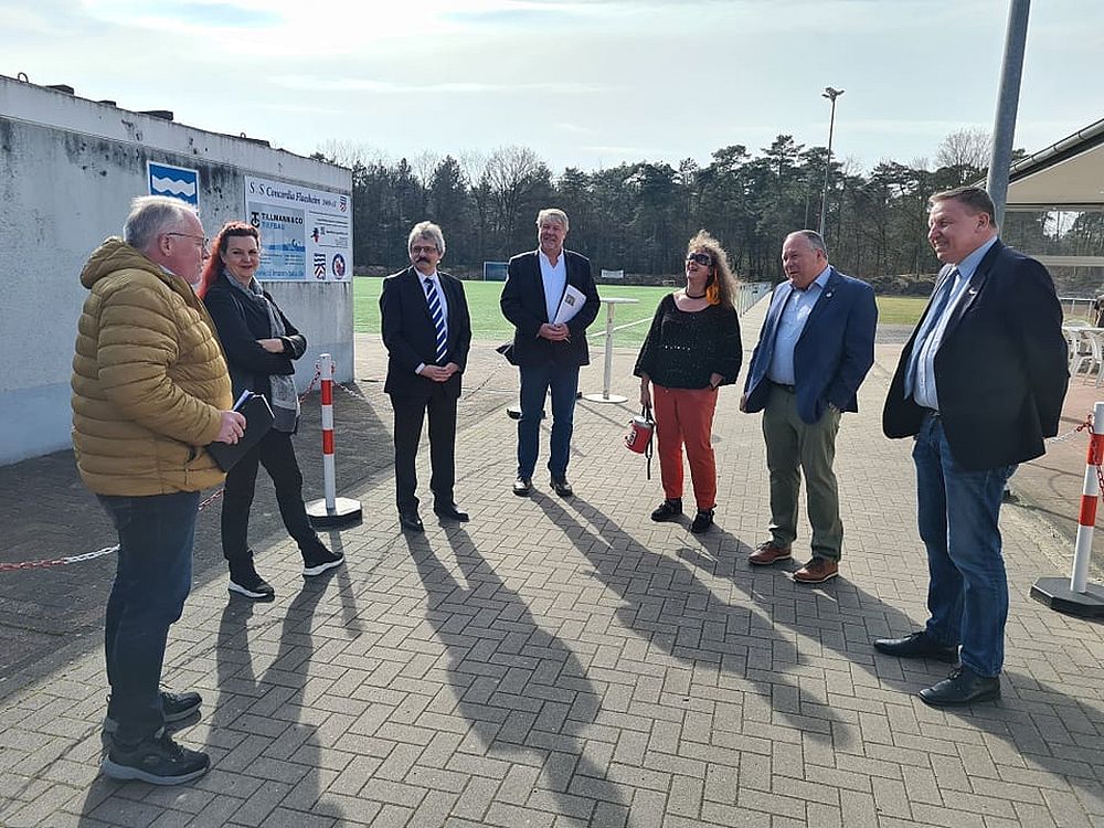 Staatssekretärin Andrea Milz  besucht den Flaesheimer sportverein