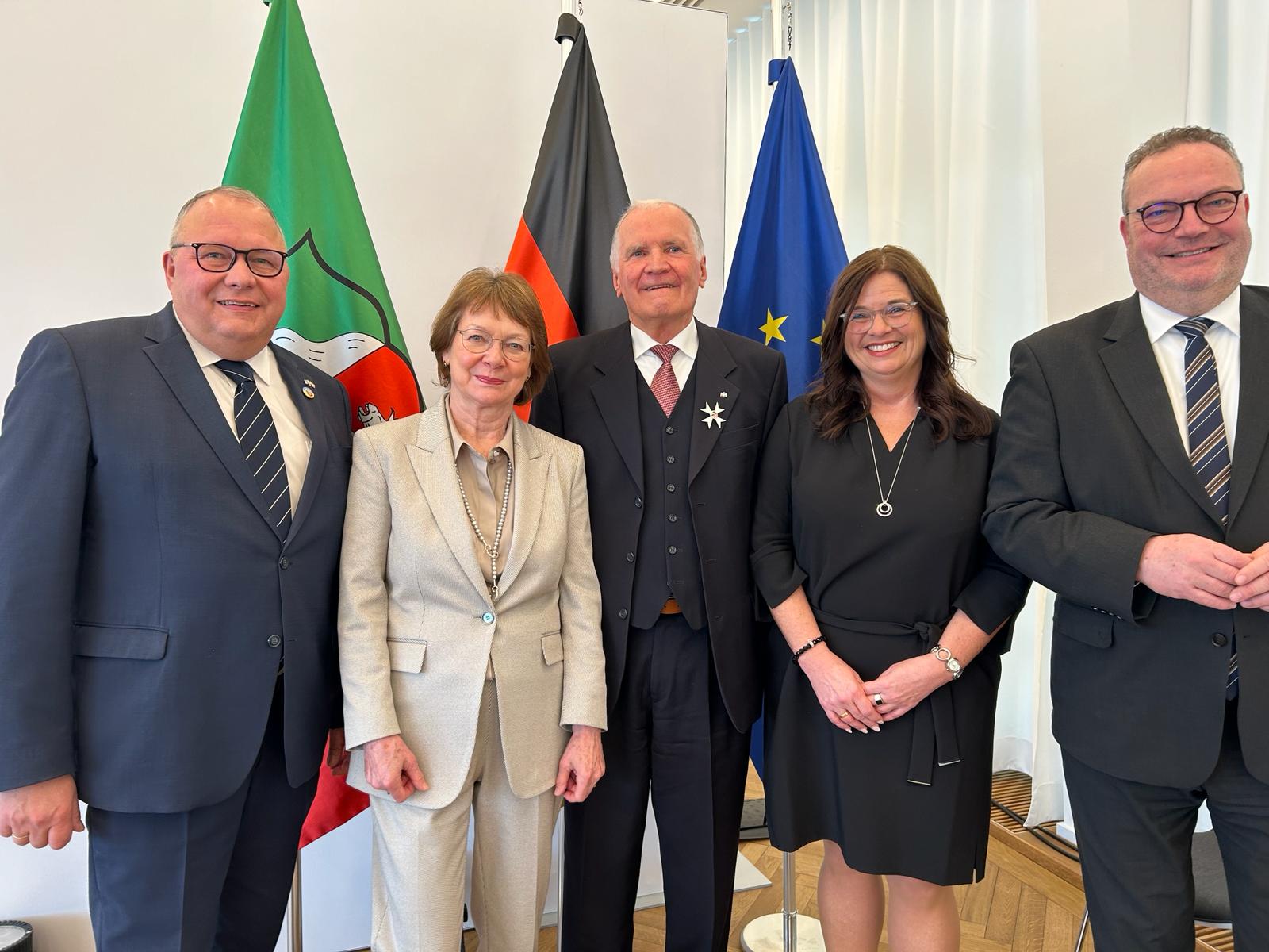 Verleihung des Verdienstordens des Landes NRW an Hans Gerhard Schulz aus Herten